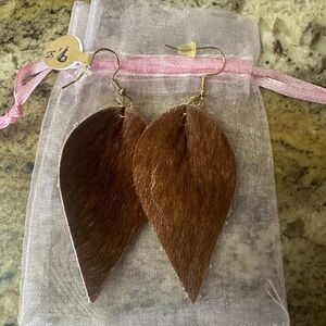 Brown cow hide Leaf Drop Earrings - Unbranded